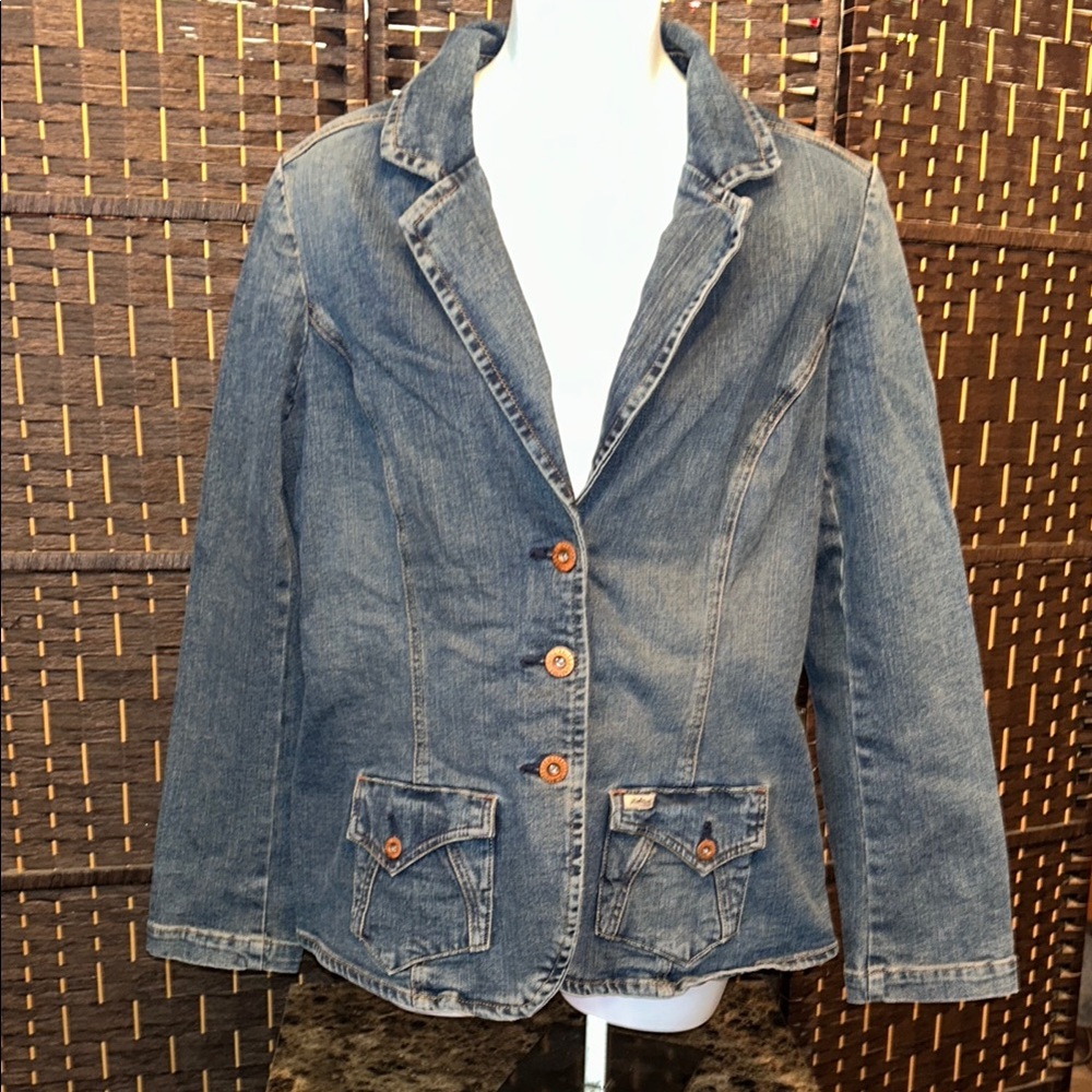 Vintage Levi’s Strauss Signature Women's Denim Jacket with Button Details Medium